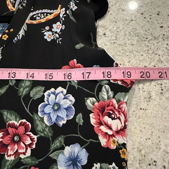 Pleione flower sleeveless top.  Blouse is Light summer weight size extra small - Picture 8 of 9